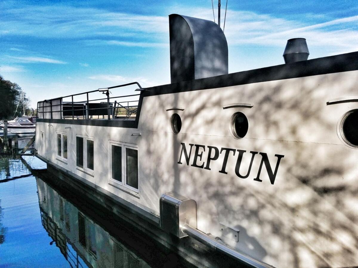 Urlauberschiff Neptun Im Ostseebad Prerow Esterno foto